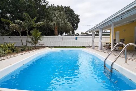 House in Seminole, Florida 3 bedrooms, 83.61 sq.m. № 2114207 - photo 21