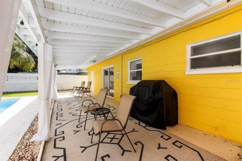 House in Seminole, Florida 3 bedrooms, 83.61 sq.m. № 2114207 - photo 17