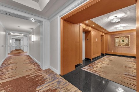 Condo in Miami, Florida, 1 bedroom  № 2081504 - photo 23