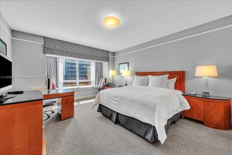 Condo in Miami, Florida, 1 bedroom  № 2081504 - photo 16