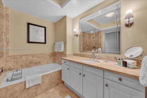 Condo in Miami, Florida, 1 bedroom  № 2081504 - photo 15