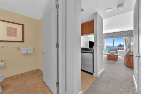 Condo in Miami, Florida, 1 bedroom  № 2081504 - photo 6