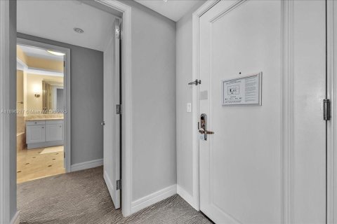 Condo in Miami, Florida, 1 bedroom  № 2081504 - photo 13