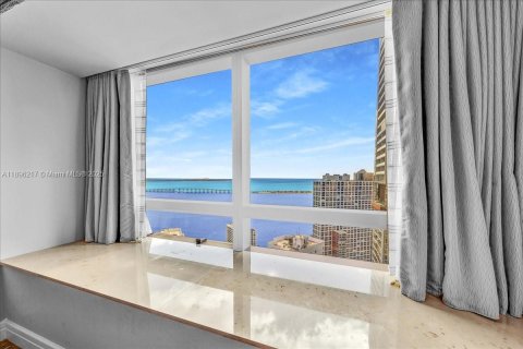 Condo in Miami, Florida, 1 bedroom  № 2081504 - photo 11