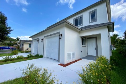 Adosado en alquiler en Hollywood, Florida, 3 dormitorios, 111.48 m2 № 2055474 - foto 6