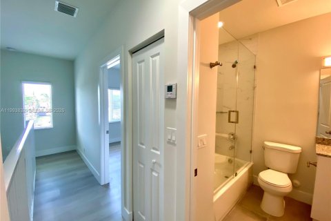 Adosado en alquiler en Hollywood, Florida, 3 dormitorios, 111.48 m2 № 2055474 - foto 12