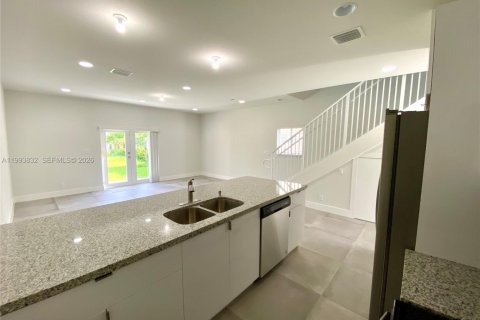 Adosado en alquiler en Hollywood, Florida, 3 dormitorios, 111.48 m2 № 2055474 - foto 8