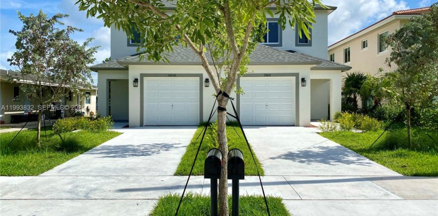 Adosado en Hollywood, Florida 3 dormitorios, 111.48 m2 № 2055474