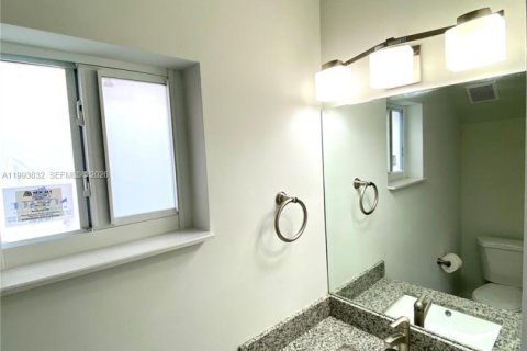 Adosado en alquiler en Hollywood, Florida, 3 dormitorios, 111.48 m2 № 2055474 - foto 2