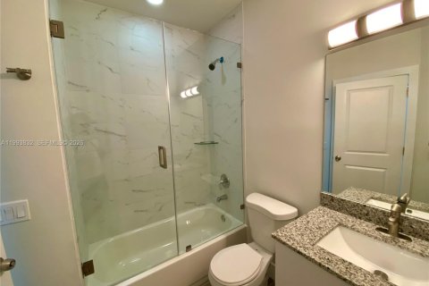 Adosado en alquiler en Hollywood, Florida, 3 dormitorios, 111.48 m2 № 2055474 - foto 13