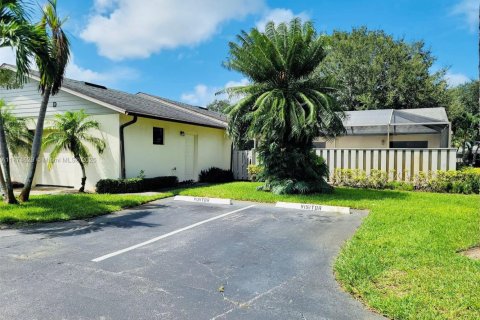 Villa ou maison à vendre à St. Lucie, Floride: 2 chambres, 118.91 m2 № 1927927 - photo 13