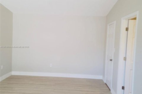 Villa ou maison à vendre à St. Lucie, Floride: 2 chambres, 118.91 m2 № 1927927 - photo 7