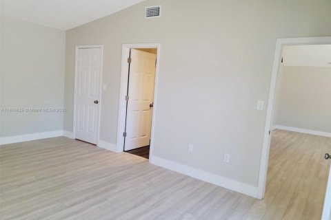 Villa ou maison à vendre à St. Lucie, Floride: 2 chambres, 118.91 m2 № 1927927 - photo 5