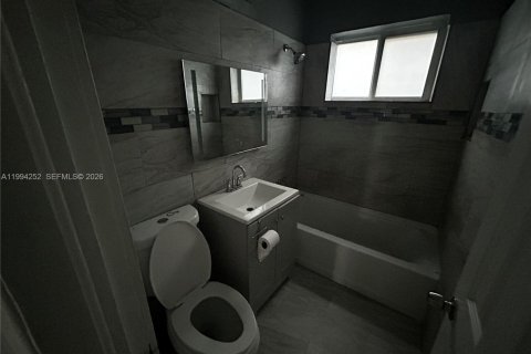 Casa en alquiler en Lauderhill, Florida, 4 dormitorios, 101.45 m2 № 2056193 - foto 13