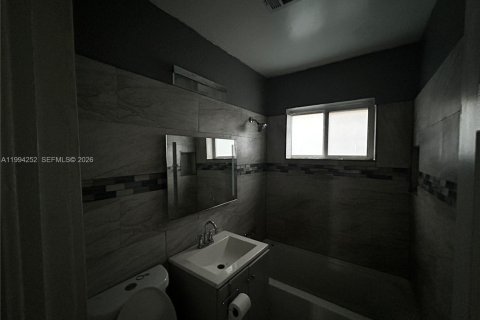 Casa en alquiler en Lauderhill, Florida, 4 dormitorios, 101.45 m2 № 2056193 - foto 14