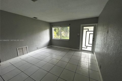 Casa en alquiler en Lauderhill, Florida, 4 dormitorios, 101.45 m2 № 2056193 - foto 7