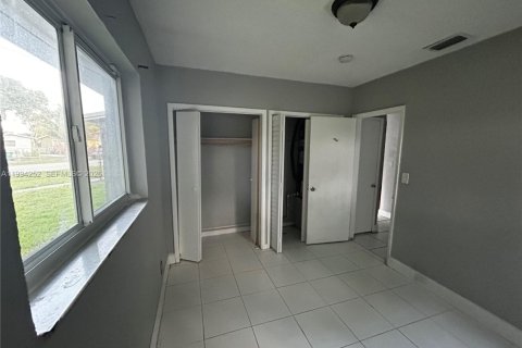 Casa en alquiler en Lauderhill, Florida, 4 dormitorios, 101.45 m2 № 2056193 - foto 2