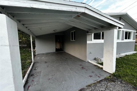 Casa en alquiler en Lauderhill, Florida, 4 dormitorios, 101.45 m2 № 2056193 - foto 5