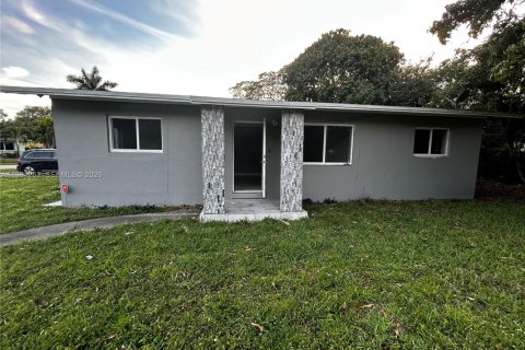 Casa en alquiler en Lauderhill, Florida, 4 dormitorios, 101.45 m2 № 2056193 - foto 3