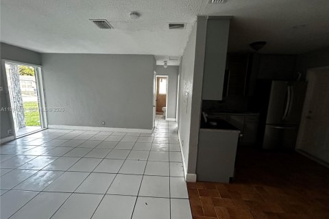 Casa en alquiler en Lauderhill, Florida, 4 dormitorios, 101.45 m2 № 2056193 - foto 9