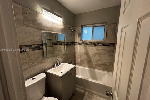 Casa en alquiler en Lauderhill, Florida, 4 dormitorios, 101.45 m2 № 2056193 - foto 26