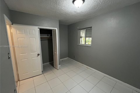 Casa en alquiler en Lauderhill, Florida, 4 dormitorios, 101.45 m2 № 2056193 - foto 25