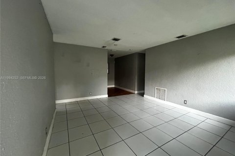 Casa en alquiler en Lauderhill, Florida, 4 dormitorios, 101.45 m2 № 2056193 - foto 8