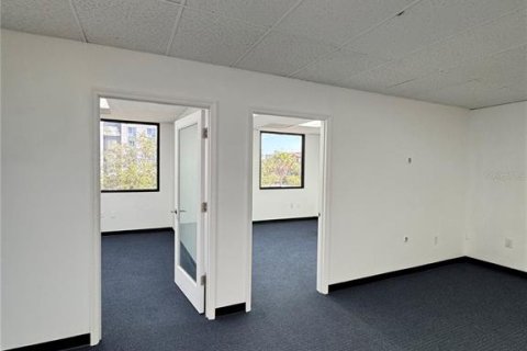 Propiedad comercial en alquiler en Tampa, Florida, 2912.67 m2 № 1717156 - foto 6