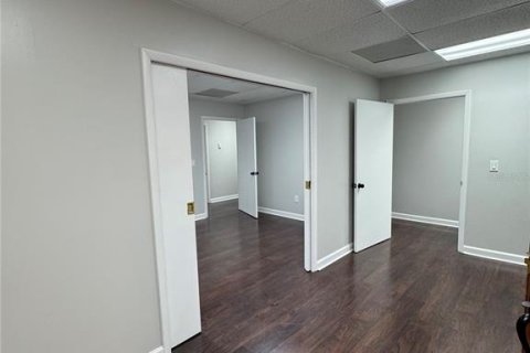 Propiedad comercial en alquiler en Tampa, Florida, 2912.67 m2 № 1717156 - foto 9