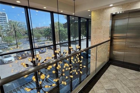 Propiedad comercial en alquiler en Tampa, Florida, 2912.67 m2 № 1717156 - foto 4