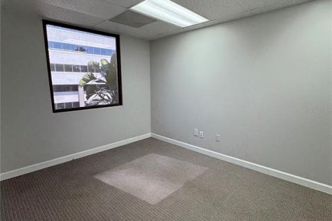 Propiedad comercial en alquiler en Tampa, Florida, 2912.67 m2 № 1717156 - foto 8