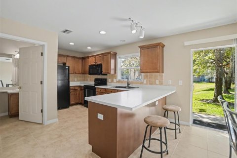 Townhouse in Valrico, Florida 3 bedrooms, 135.73 sq.m. № 2145404 - photo 7
