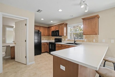 Townhouse in Valrico, Florida 3 bedrooms, 135.73 sq.m. № 2145404 - photo 8