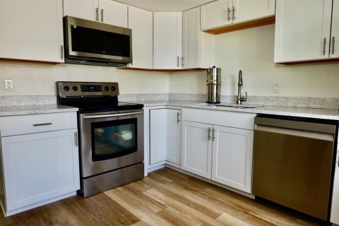 Townhouse in Altamonte Springs, Florida 3 bedrooms, 129.88 sq.m. № 2420556 - photo 13