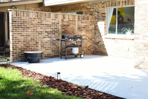 Townhouse in Altamonte Springs, Florida 3 bedrooms, 129.88 sq.m. № 2420556 - photo 2