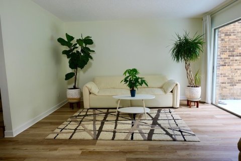 Townhouse in Altamonte Springs, Florida 3 bedrooms, 129.88 sq.m. № 2420556 - photo 8