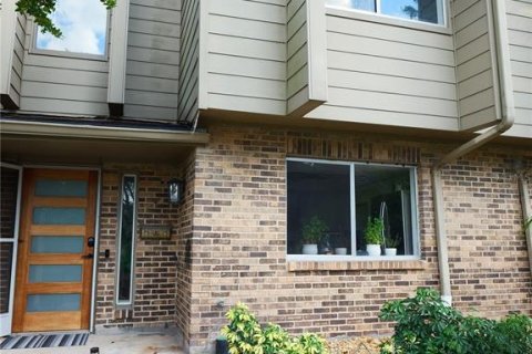 Townhouse in Altamonte Springs, Florida 3 bedrooms, 129.88 sq.m. № 2420556