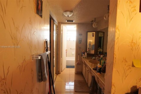 Condo in Lauderdale Lakes, Florida, 1 bedroom № 2016874 - photo 7