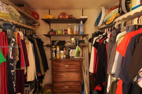 Condo in Lauderdale Lakes, Florida, 1 bedroom № 2016874 - photo 9