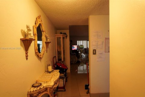 Condo in Lauderdale Lakes, Florida, 1 bedroom № 2016874 - photo 3