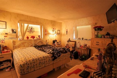 Condo in Lauderdale Lakes, Florida, 1 bedroom № 2016874 - photo 6