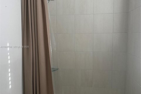 Touwnhouse à louer à Pembroke Pines, Floride: 4 chambres, 178.28 m2 № 1976883 - photo 9