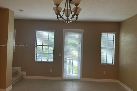 Touwnhouse à louer à Pembroke Pines, Floride: 4 chambres, 178.28 m2 № 1976883 - photo 22