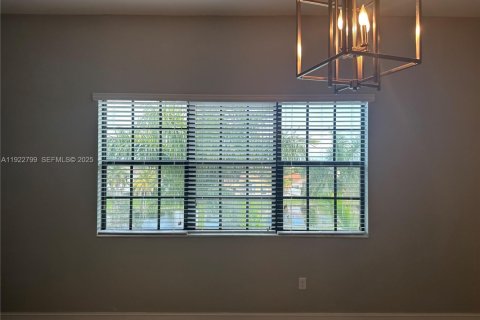 Touwnhouse à louer à Pembroke Pines, Floride: 4 chambres, 178.28 m2 № 1976883 - photo 8