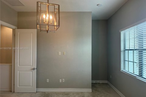 Touwnhouse à louer à Pembroke Pines, Floride: 4 chambres, 178.28 m2 № 1976883 - photo 10