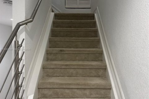 Touwnhouse à louer à Pembroke Pines, Floride: 4 chambres, 178.28 m2 № 1976883 - photo 26