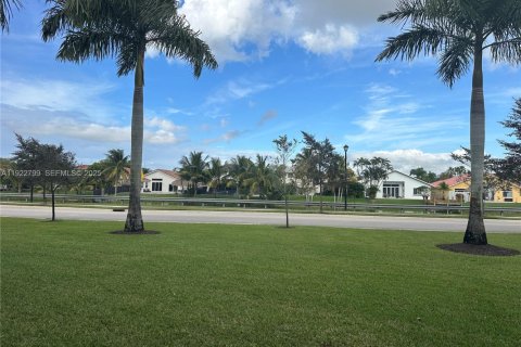 Touwnhouse à louer à Pembroke Pines, Floride: 4 chambres, 178.28 m2 № 1976883 - photo 3