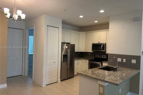 Touwnhouse à louer à Pembroke Pines, Floride: 4 chambres, 178.28 m2 № 1976883 - photo 24