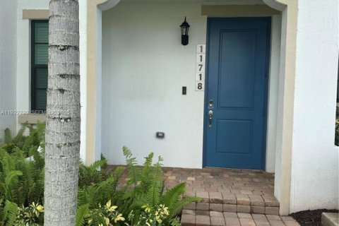 Touwnhouse à louer à Pembroke Pines, Floride: 4 chambres, 178.28 m2 № 1976883 - photo 1