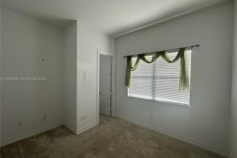 Touwnhouse à louer à Pembroke Pines, Floride: 4 chambres, 178.28 m2 № 1976883 - photo 14
